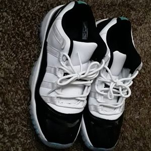 Emerald jordans 11s